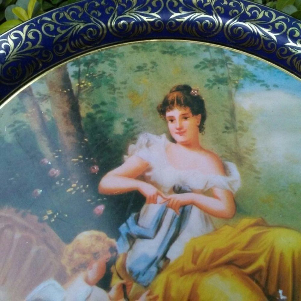 Vintage Decorative English Tin - 10" - Picture 3 of 7